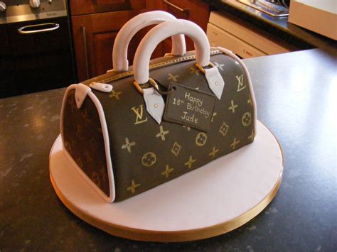 louis vuitton bag cake.